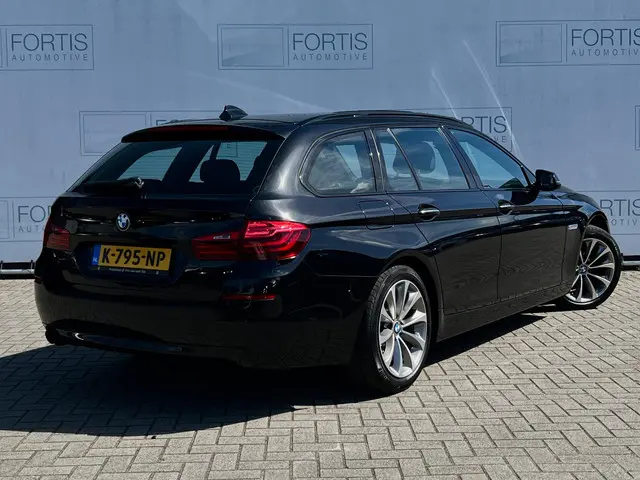 BMW 5 Serie Touring 520i Executive 2015 Benzine 3