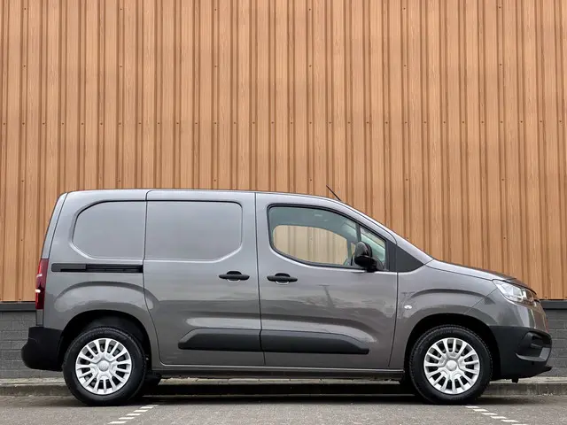Toyota ProAce CITY 1.2 Turbo Live 2023 Benzine 4