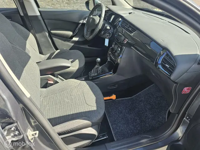 Citroën C3 1.2 PureTech Collection 2015 Benzine 9