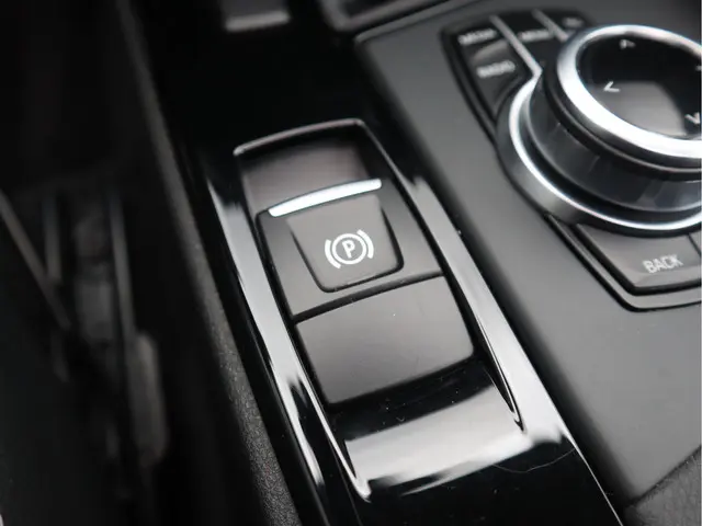 BMW X1 sDrive18i 136 PK High Executive 2017 Benzine 40