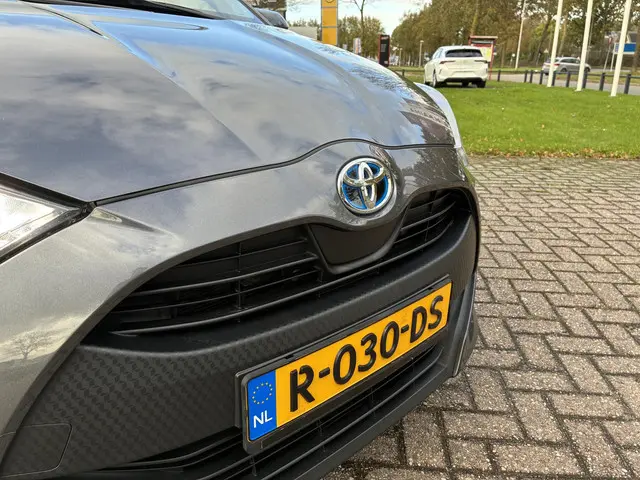 Toyota Yaris 1.5 Hybrid Active 2022 Hybride Benzine 19