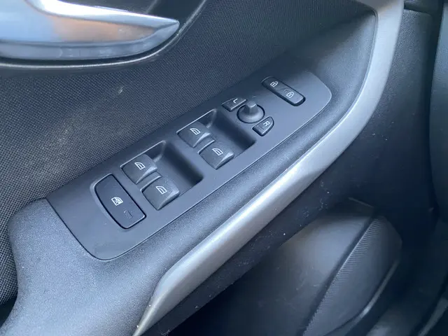 Volvo V40 1.6 T3 Kinetic 2013 Benzine 24