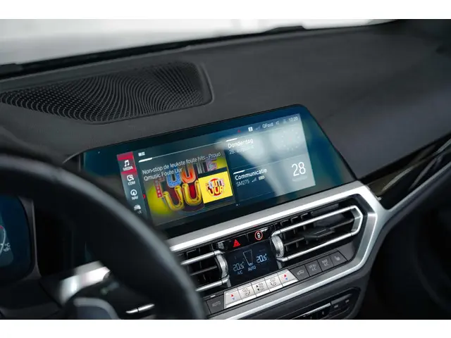 BMW M4 Cabrio xDrive Competition 2022 Benzine 32