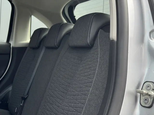Citroën C3 1.2 PureTech Selection 2016 Benzine 12