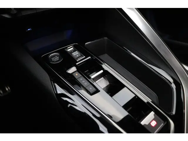 Peugeot 3008 1.6 HYbrid 225 GT 2023 Hybride Benzine 23
