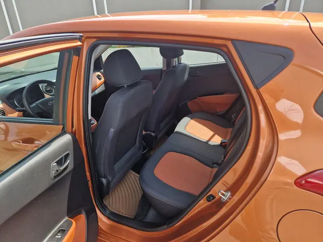 Hyundai i10 1.0i i-Motion Comfort Plus 2014 Benzine 12