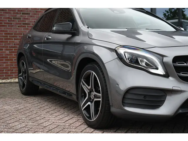 Mercedes-Benz GLA 180 AMG Night 2019 Benzine 33