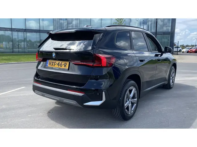 BMW X1 sDrive18i 2023 Benzine 5