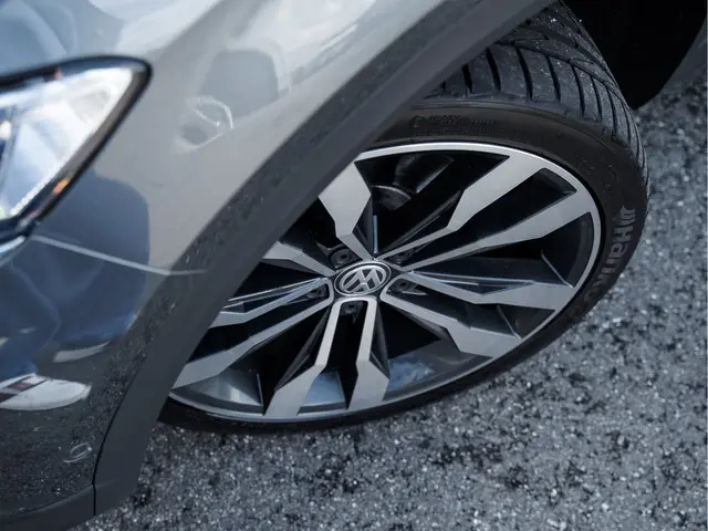 Volkswagen T-Roc 2.0 TSI 4Motion 190PK 2017 Benzine 24