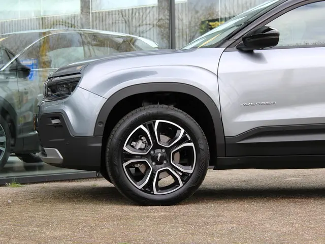 Jeep Avenger 1.2 e-Hybrid Summit 2025 Hybride Benzine 12