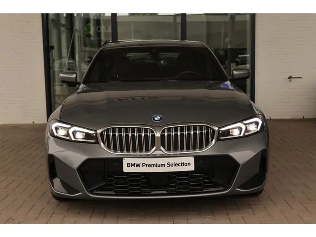 BMW 3 Serie Sedan 330e 2023 Hybride Benzine 2