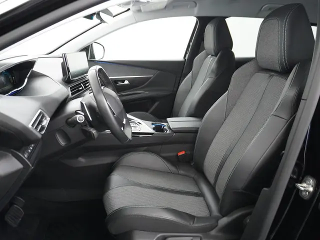 Peugeot 3008 1.6 HYbrid 225 Allure 2022 Hybride Benzine 19