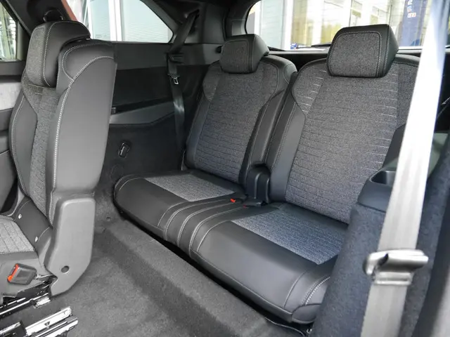 Peugeot 5008 1.2 Hybrid 136 Allure 2025 Hybride Benzine 13
