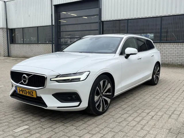 Volvo V60 2.0 B3 Business Pro 2020 Benzine 77