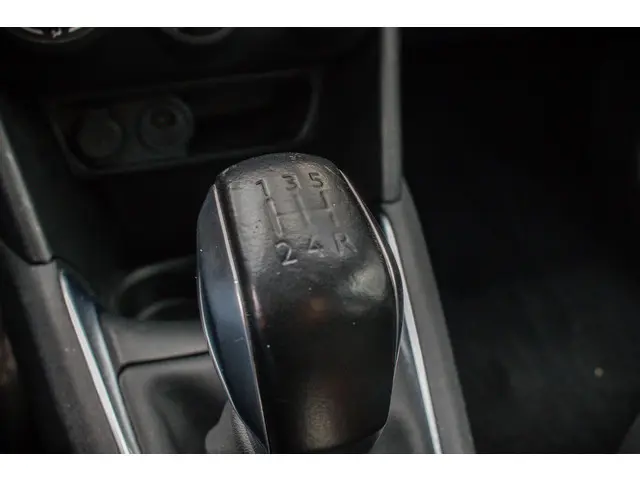 Peugeot 208 1.2 PureTech Signature 2019 Benzine 13