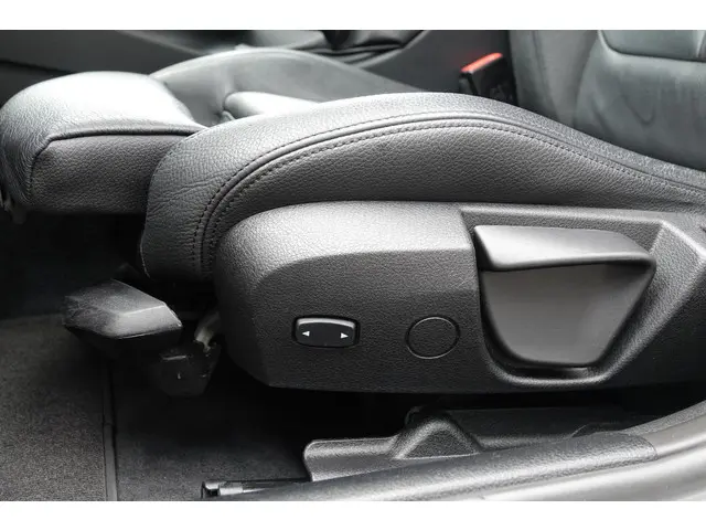 BMW 3 Serie Touring 320i 2017 Benzine 43