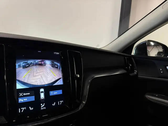 Volvo V60 2.0 D4 Momentum PANO CAM KEYLESS 2018 Diesel 21