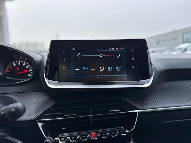 Peugeot 208 1.2 PureTech Active 2022 Benzine 26