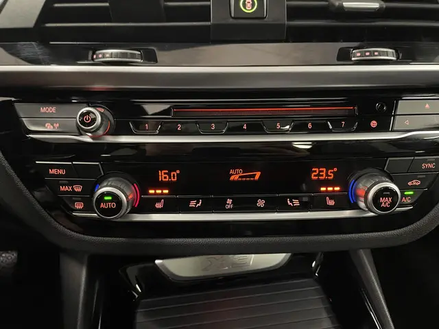 BMW X3 xDrive20i High Executive 2019 Benzine 34