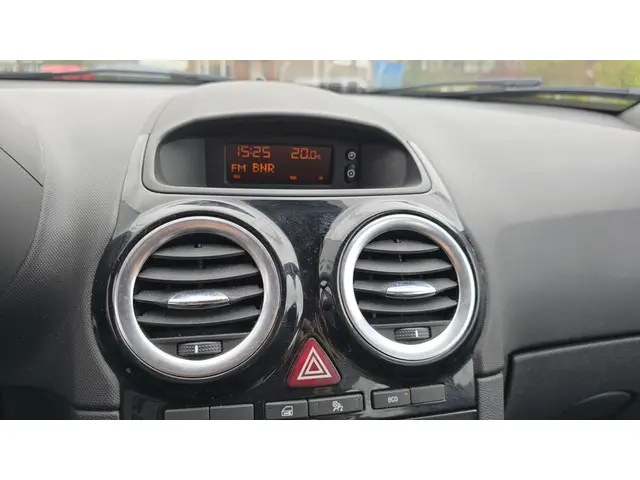 Opel Corsa 1.2-16V Berlin 2014 Benzine 21