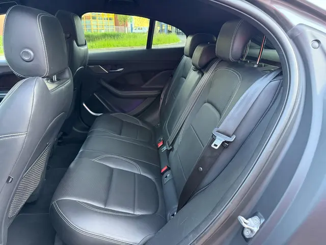 Jaguar I-PACE EV400 First Edition 90 kWh 2018 Elektrisch 7