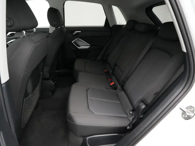 Audi Q3 45 TFSI e 245 pk Pro-Line 2024 Hybride Benzine 18