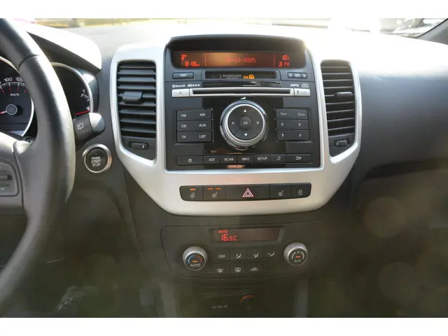 Kia Venga 1.6 CVVT automaat 2016 Benzine 31