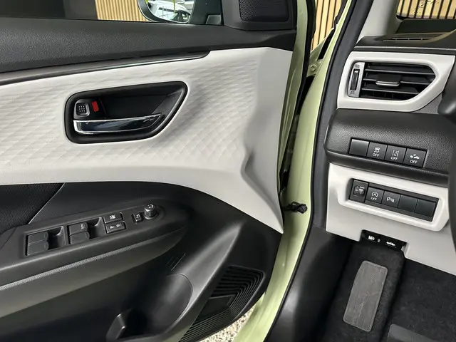 Suzuki Swift 1.2 Select Smart Hybrid 2025 Benzine 13