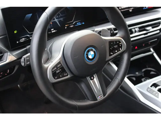BMW 3 Serie Touring 320e M-Sport 2024 Hybride Benzine 20