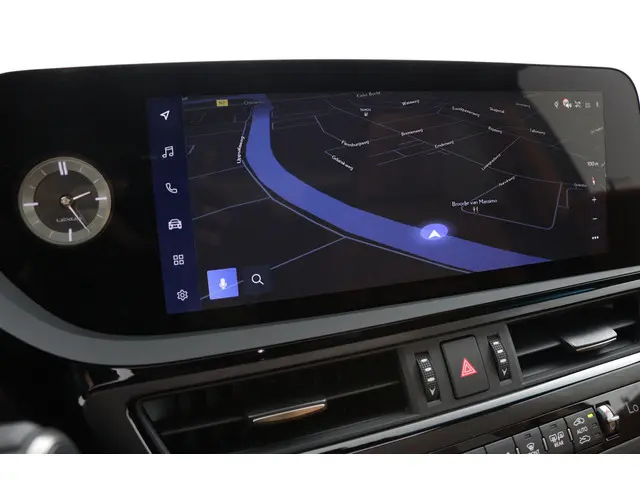 Lexus ES 300h President Line 2025 Hybride Benzine 24