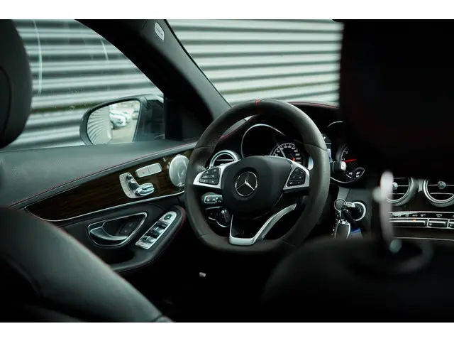 Mercedes-Benz C-Klasse AMG 43 4MATIC 2016 Benzine 34