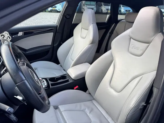 Audi RS4 A4 Avant 4.2 FSI quattro 2013 Benzine 11