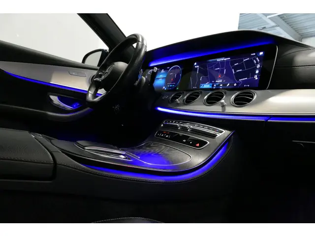 Mercedes-Benz E-Klasse 200 AMG Line 2020 Benzine 31