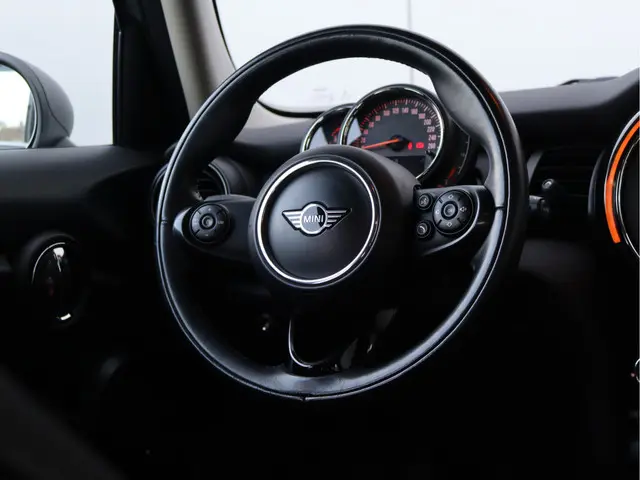 MINI One | Navigatiesysteem 2019 Benzine 19