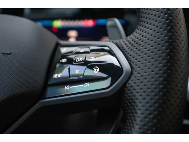 Volkswagen Golf Variant R | 322 PK | 2023 Benzine 31