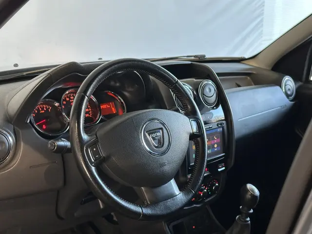 Dacia Duster 1.2 TCe 4x2 Blackshadow 2017 Benzine 28