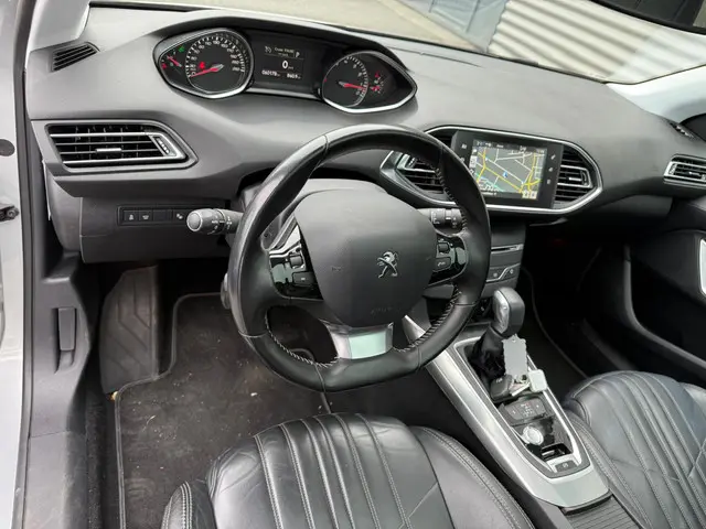 Peugeot 308 SW 1.2 e-THP Allure 2015 Benzine 9