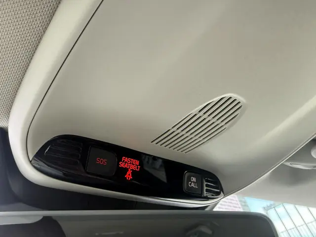 Volvo V40 T2 POLAR + AUTOMAAT 2019 Benzine 12