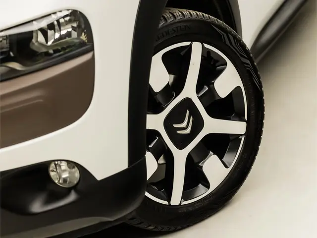 Citroën C4 Cactus 1.2 PureTech Shine 2016 Benzine 13