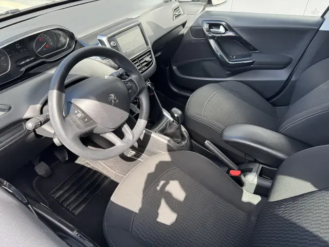 Peugeot 208 1.2 PureTech Blue Lion 2017 Benzine 22