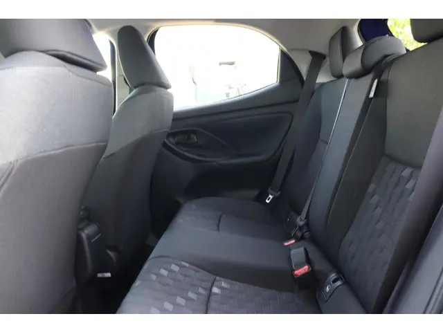 Toyota Yaris 1.5 Hybrid 115 Dynamic, 2025 Hybride Benzine 31