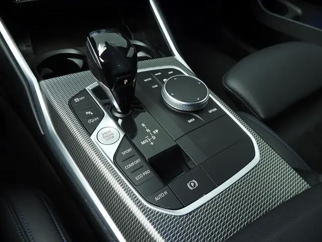 BMW 3 Serie Touring 318i 2022 Benzine 16