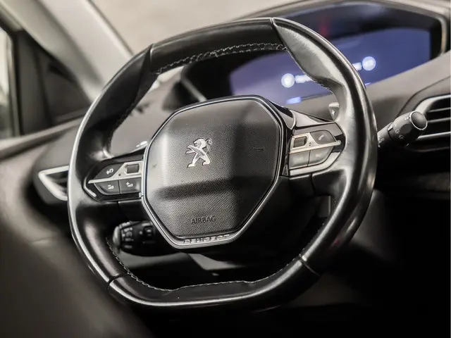 Peugeot 3008 1.2 PureTech GT-Line Sport 2018 Benzine 18