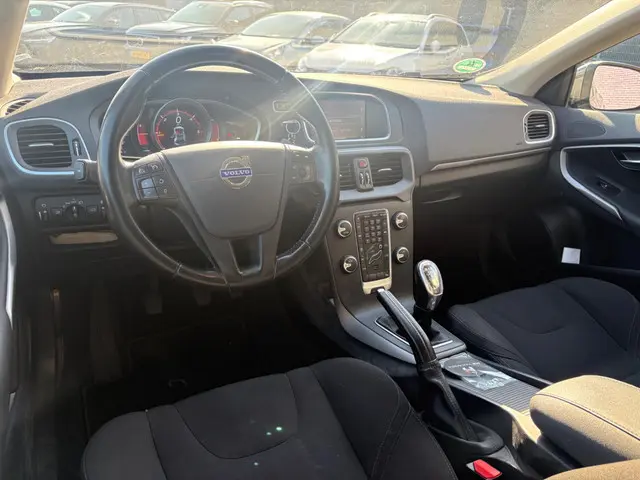 Volvo V40 1.6 D2 Kinetic 2013 Diesel 4