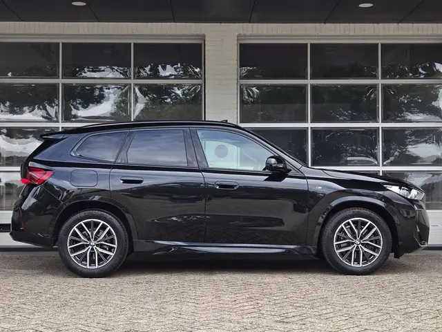 BMW X1 sDrive20i 2023 Hybride Benzine 8