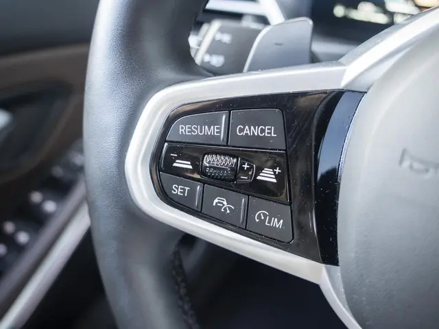 BMW 3 Serie Touring 320i 2025 Benzine 17