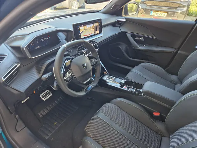 Peugeot 2008 1.2 Hybrid 145 GT 2025 Hybride Benzine 5