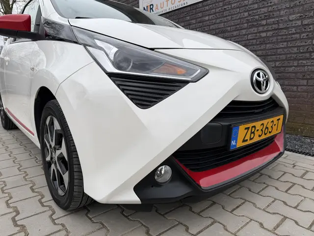 Toyota Aygo 1.0 VVT-i x-clusiv 2018 Benzine 14