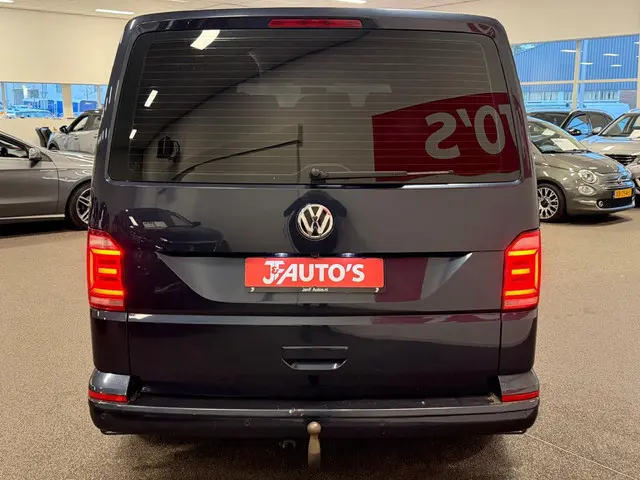 Volkswagen Transporter 2.0 TDI L2H1 DC 2018 Diesel 4