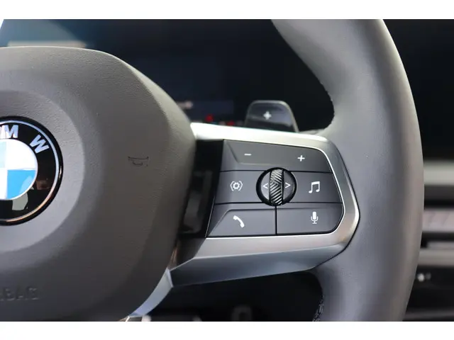 BMW 1 Serie 120 M Sport Design Edition 2025 Benzine 18